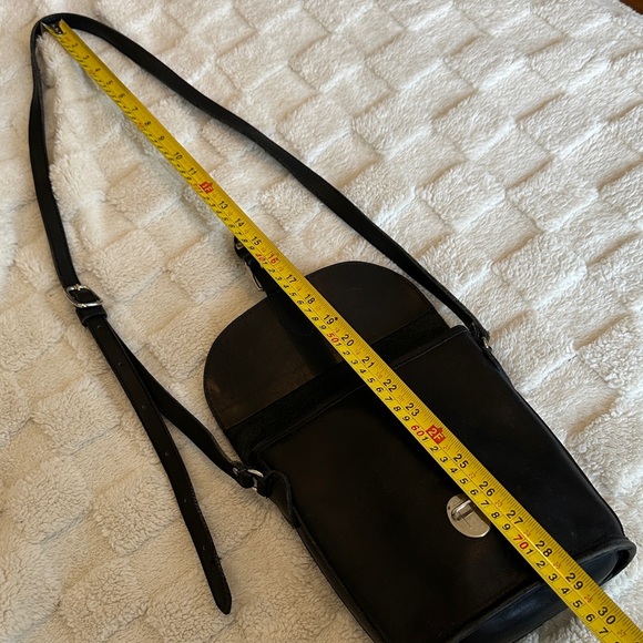 Vintage Chic Black Crossbody Bag with Buckle - Picture 12 of 16